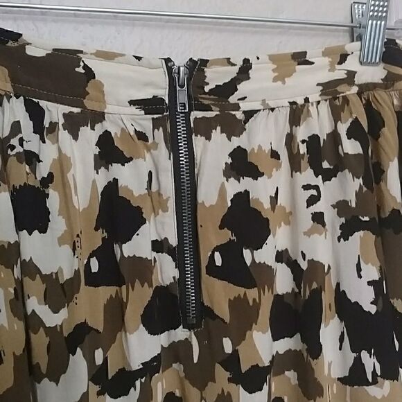 French Connection Camo Skirt w/Pockets - 8‎ - Picture 7 of 8